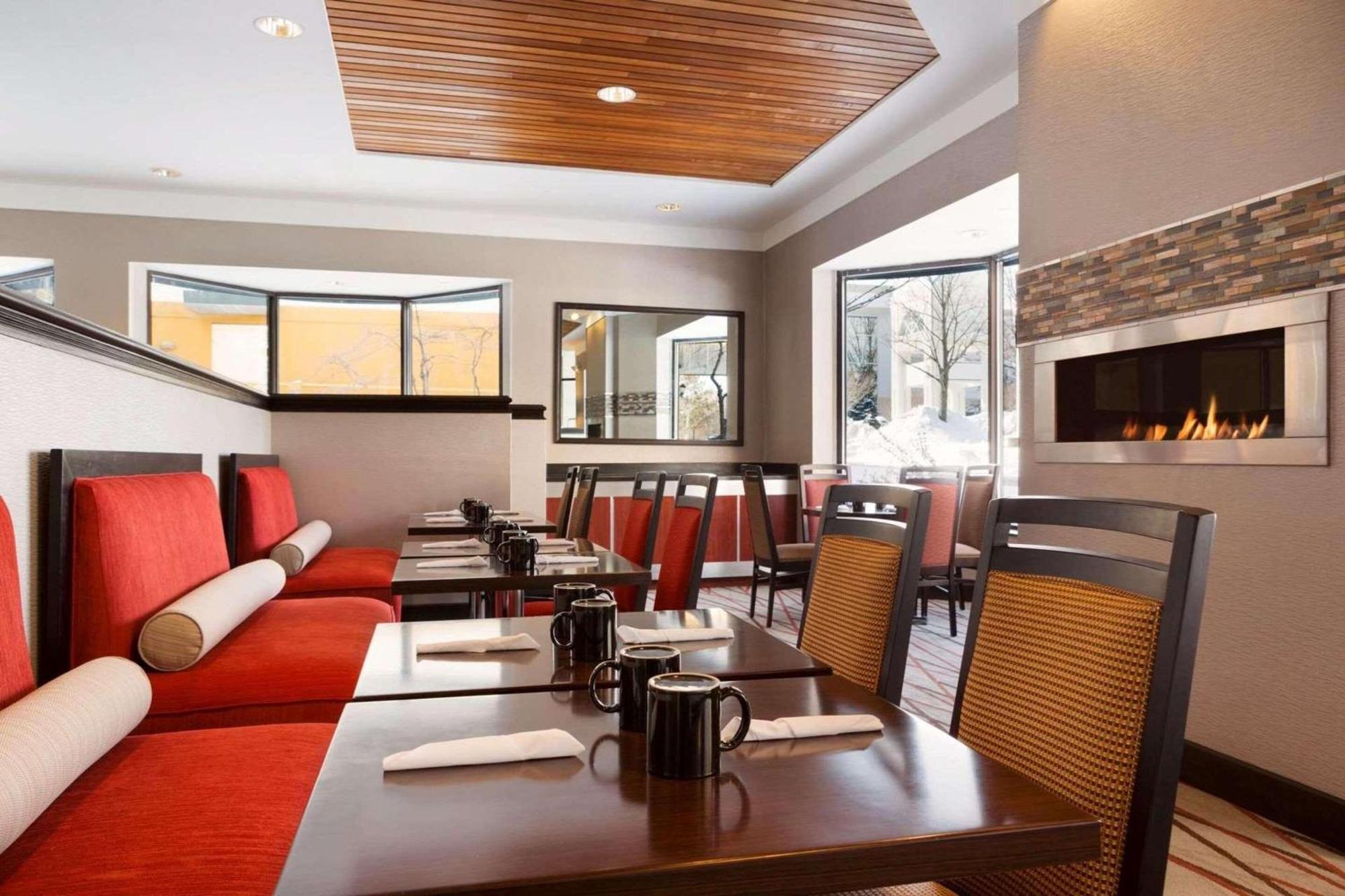 Radisson Akron-Fairlawn Copley Montrose Екстер'єр фото