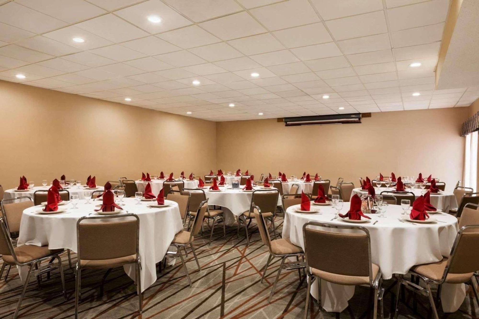 Radisson Akron-Fairlawn Copley Montrose Екстер'єр фото