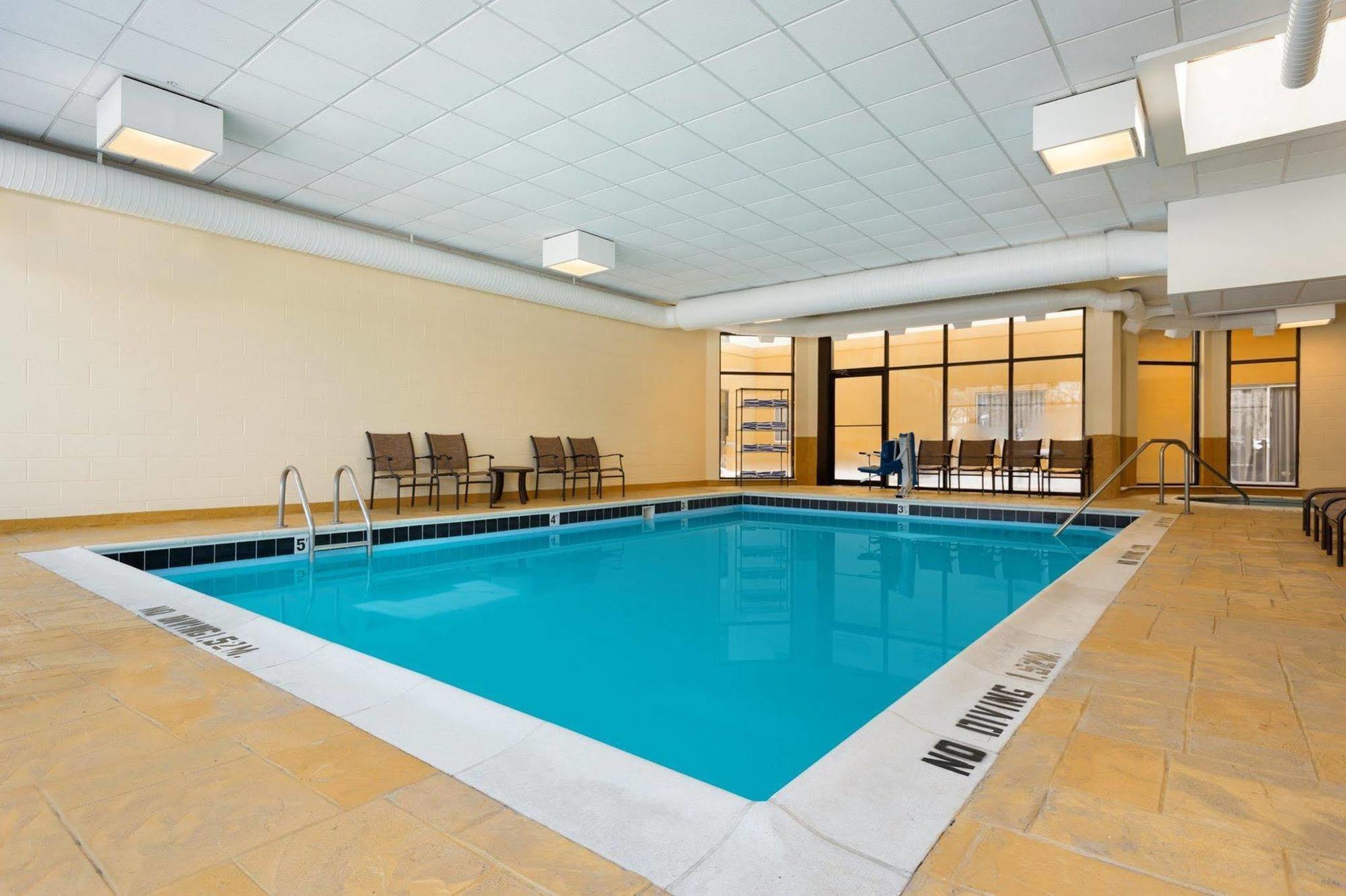 Radisson Akron-Fairlawn Copley Montrose Екстер'єр фото