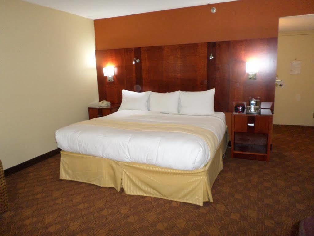 Radisson Akron-Fairlawn Copley Montrose Екстер'єр фото